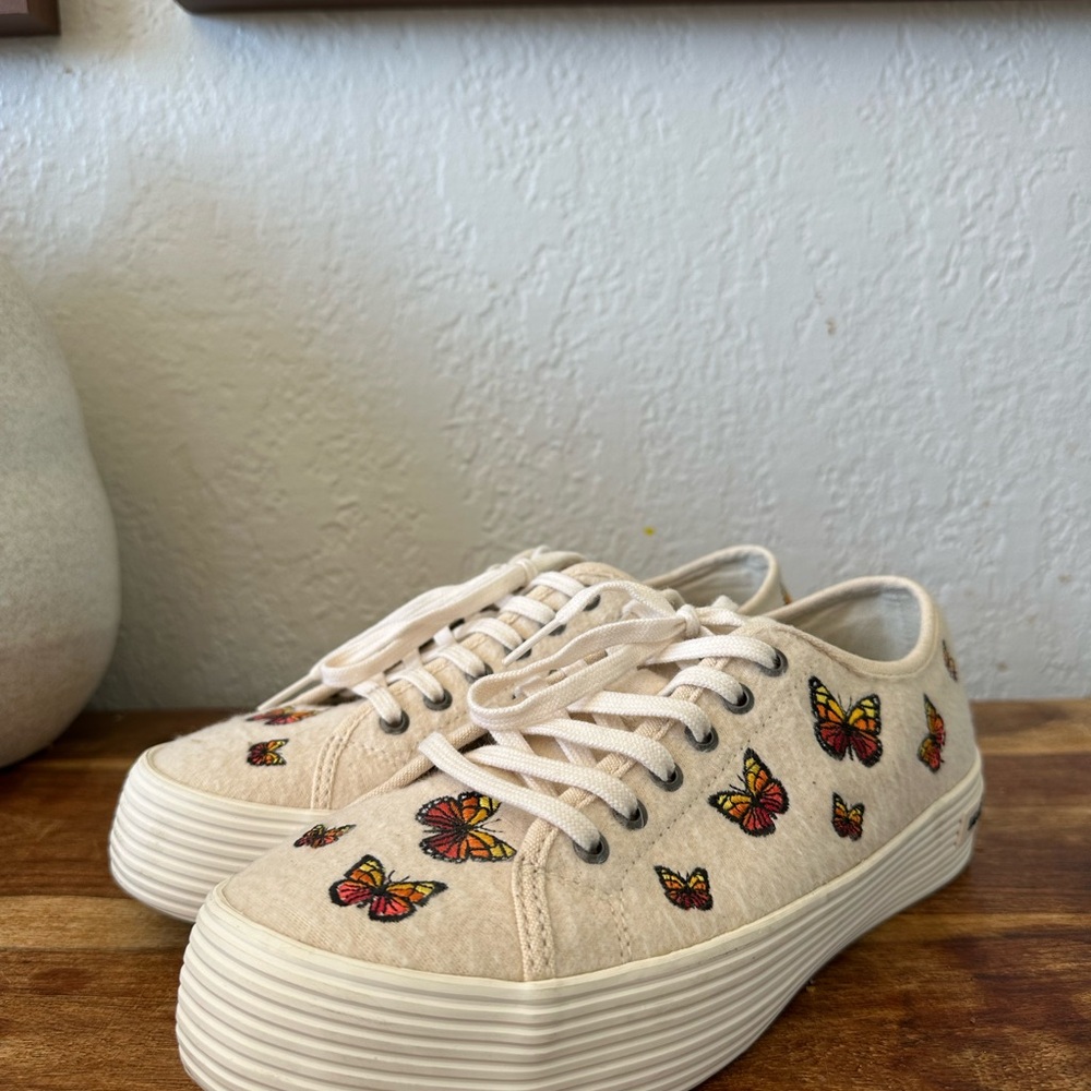Seavees Monarch Butterfly Embroidered Women's Sneakers